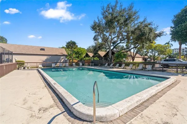 $300,000 | 639 North University Drive, Unit 17, Plantation, FL 33324