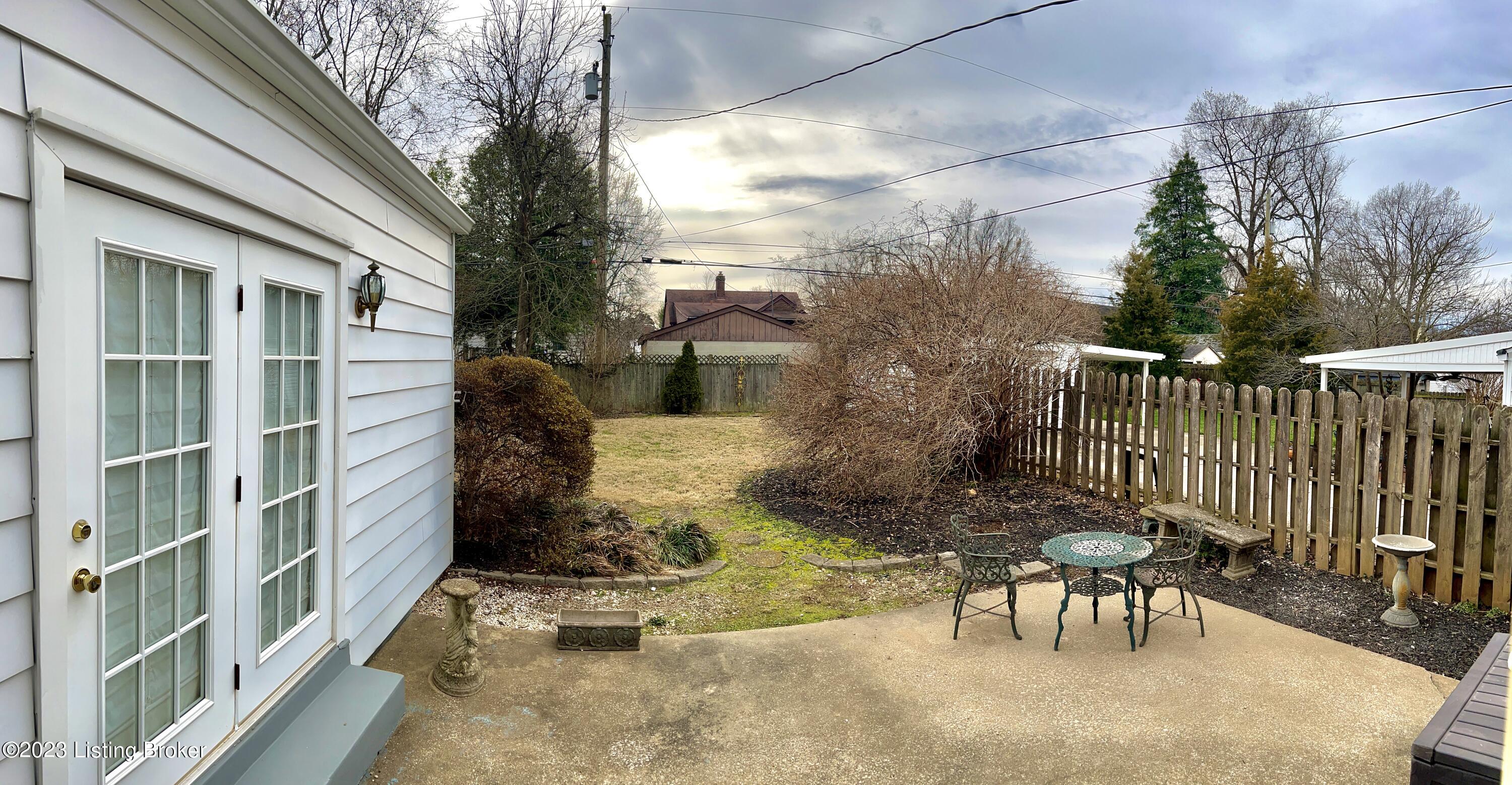 4022 Springhill Road Louisville, KY 40207 - Photo 38 of 44 4022 Springhill Rd - patio