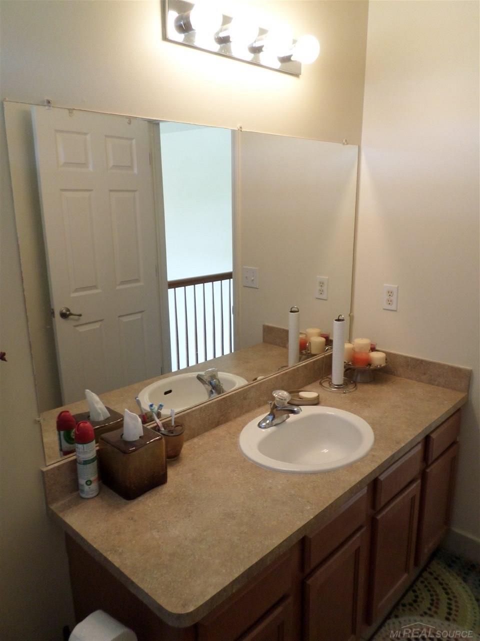 5151 Ridge Lane Warren, MI 48092 - Photo 41 of 43 31379044-40.JPG