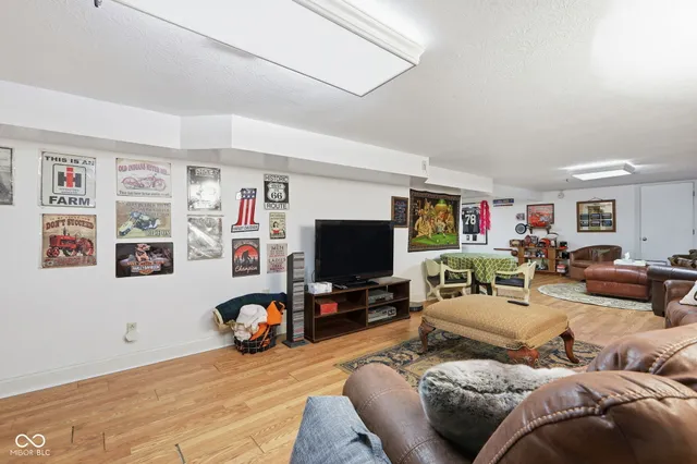 $999,000 | 7515 West 96th Street, Zionsville, IN 46077