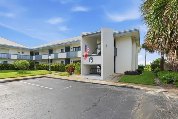 $265,000 | 175 Southeast St Lucie Boulevard, Unit D2, Stuart, FL 34996