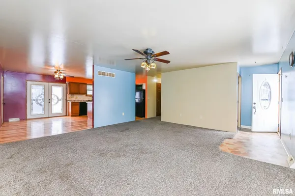 $230,500 | 118 South Locust Street, Williamsfield, IL 61489