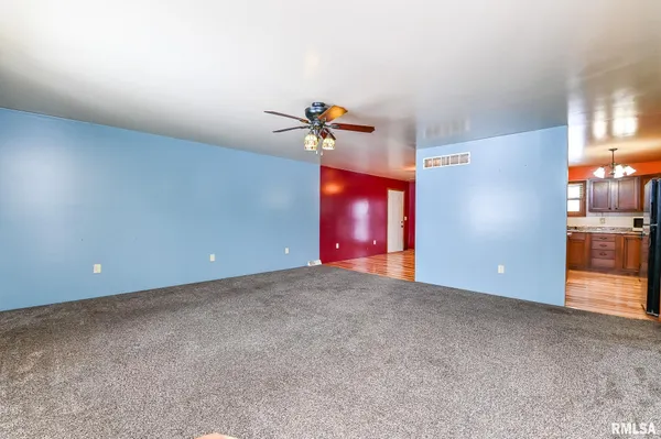 $230,500 | 118 South Locust Street, Williamsfield, IL 61489