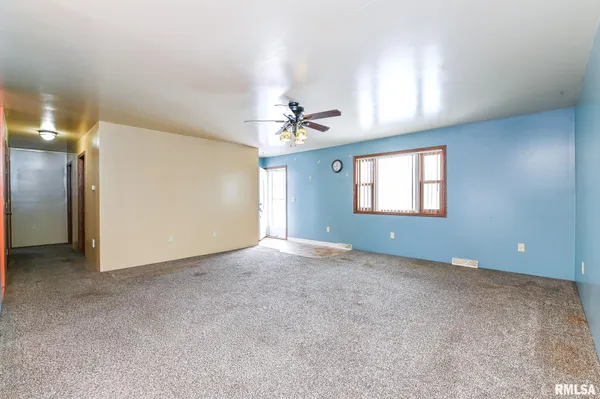 $230,500 | 118 South Locust Street, Williamsfield, IL 61489