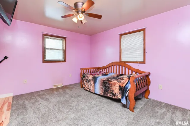 $245,500 | 118 South Locust Street, Williamsfield, IL 61489