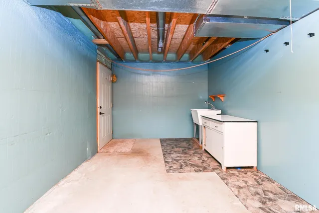 $245,500 | 118 South Locust Street, Williamsfield, IL 61489