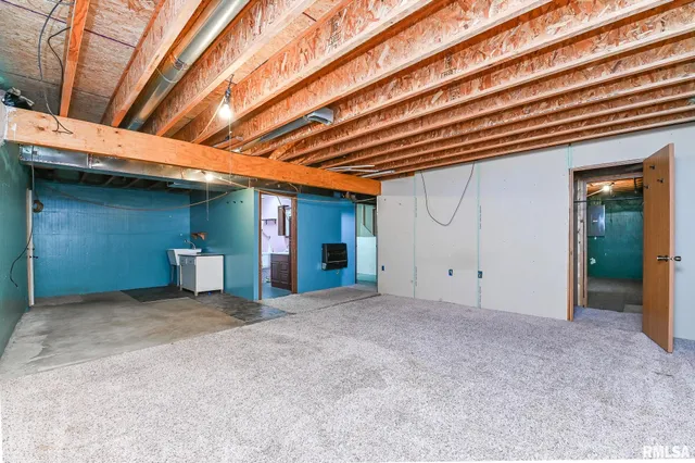 $245,500 | 118 South Locust Street, Williamsfield, IL 61489