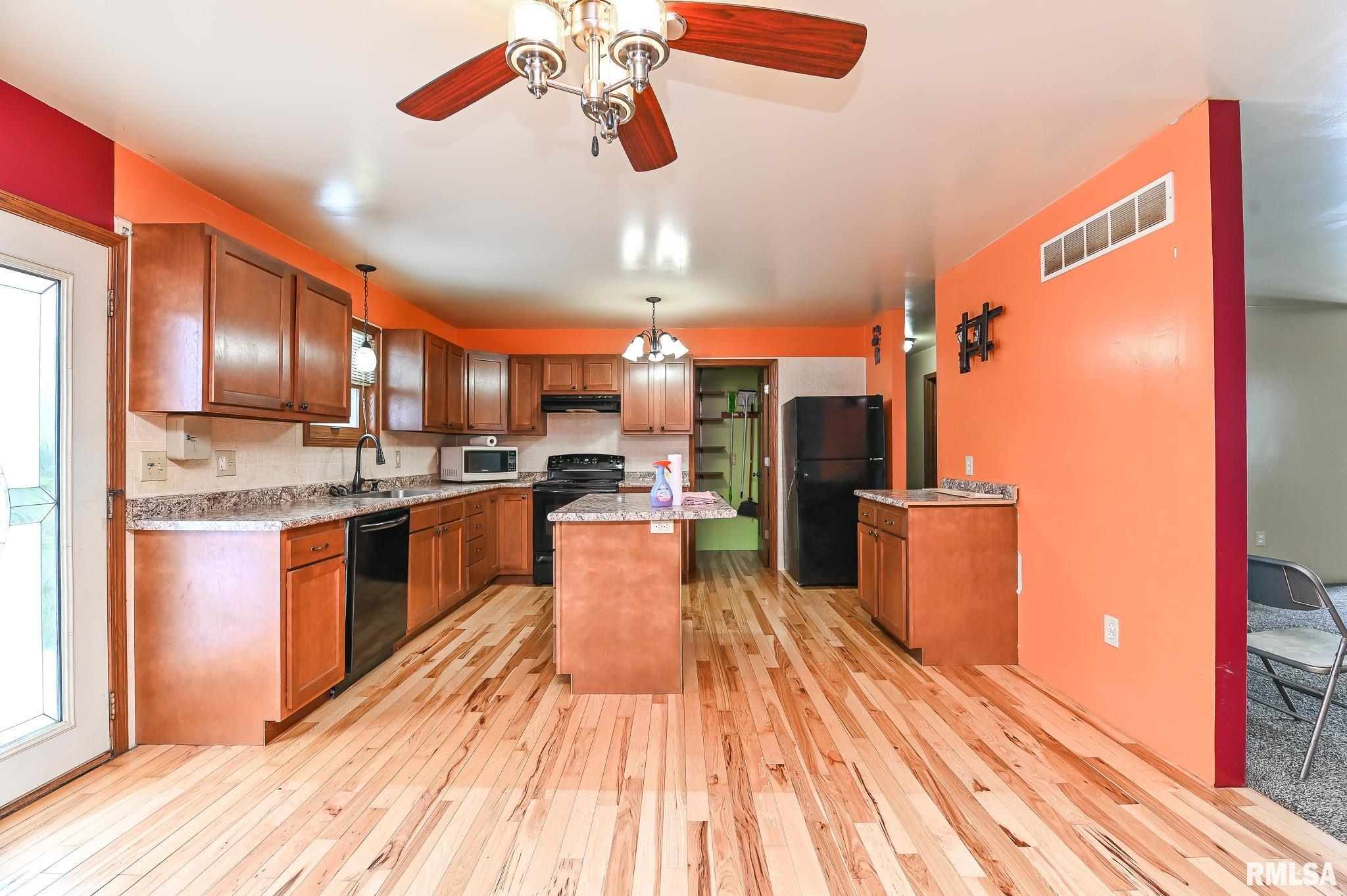 118 South Locust Street Williamsfield, IL 61489 - Photo 5 of 45