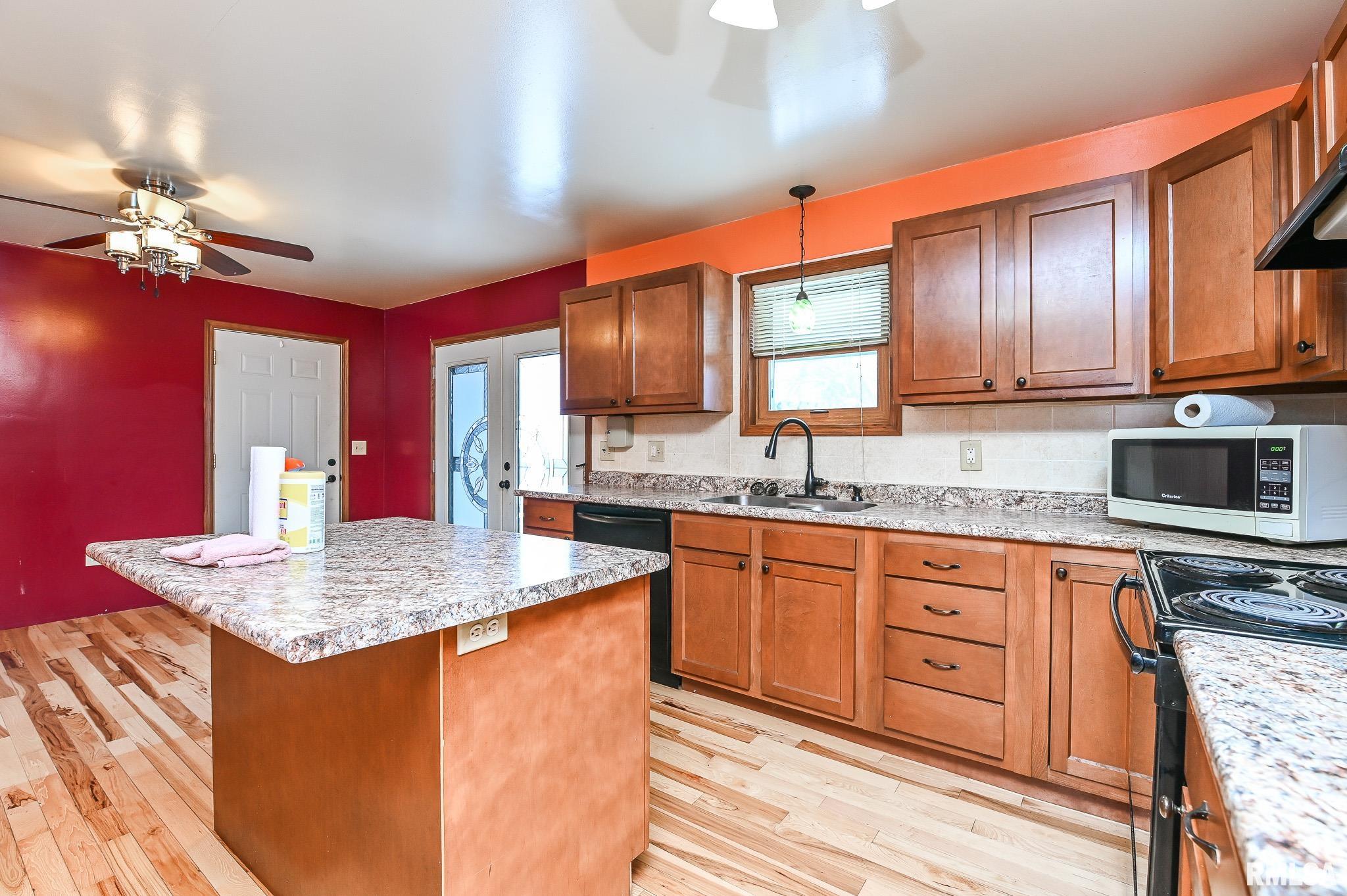 118 South Locust Street Williamsfield, IL 61489 - Photo 6 of 45