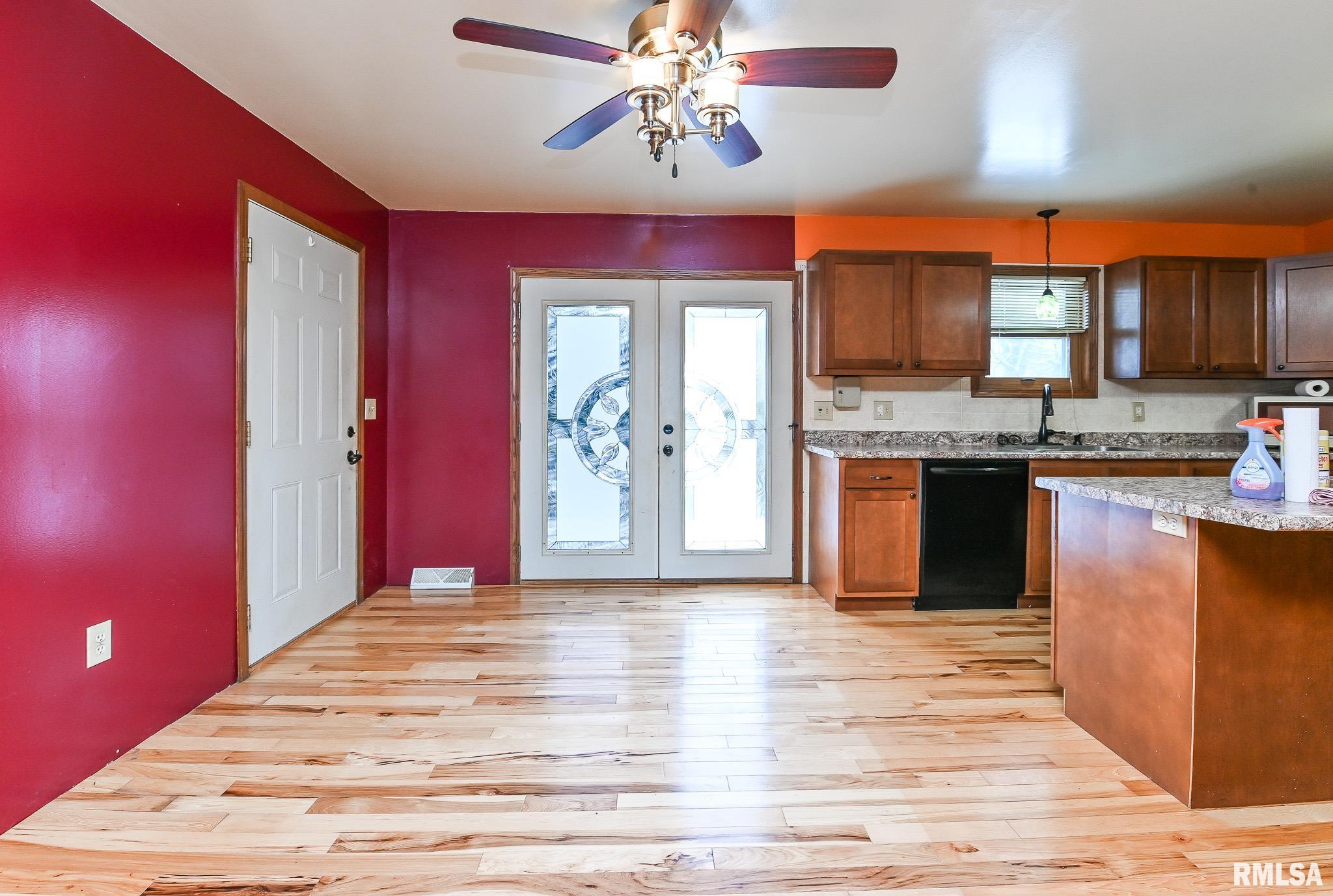 118 South Locust Street Williamsfield, IL 61489 - Photo 9 of 45