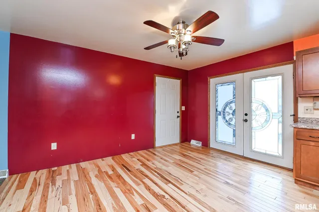 $245,500 | 118 South Locust Street, Williamsfield, IL 61489