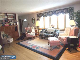 8 Brandon Road West Pennington, NJ 08534 - Photo 2 of 12