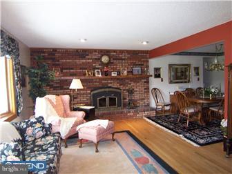 8 Brandon Road West Pennington, NJ 08534 - Photo 3 of 12