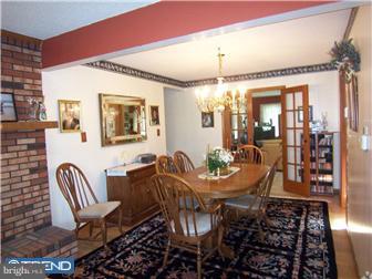 8 Brandon Road West Pennington, NJ 08534 - Photo 4 of 12