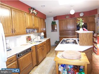 8 Brandon Road West Pennington, NJ 08534 - Photo 5 of 12