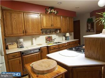 8 Brandon Road West Pennington, NJ 08534 - Photo 7 of 12