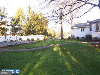 8 Brandon Road West Pennington, NJ 08534 - Photo 10 of 12