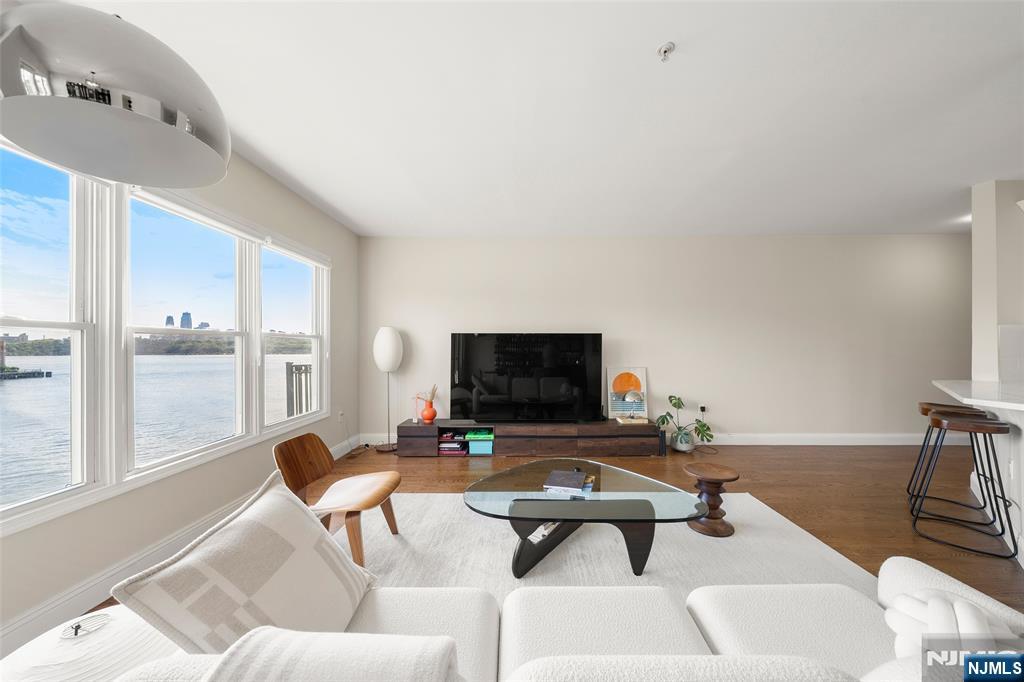 250 The Promenade Edgewater, NJ 07020 - Photo 7 of 22