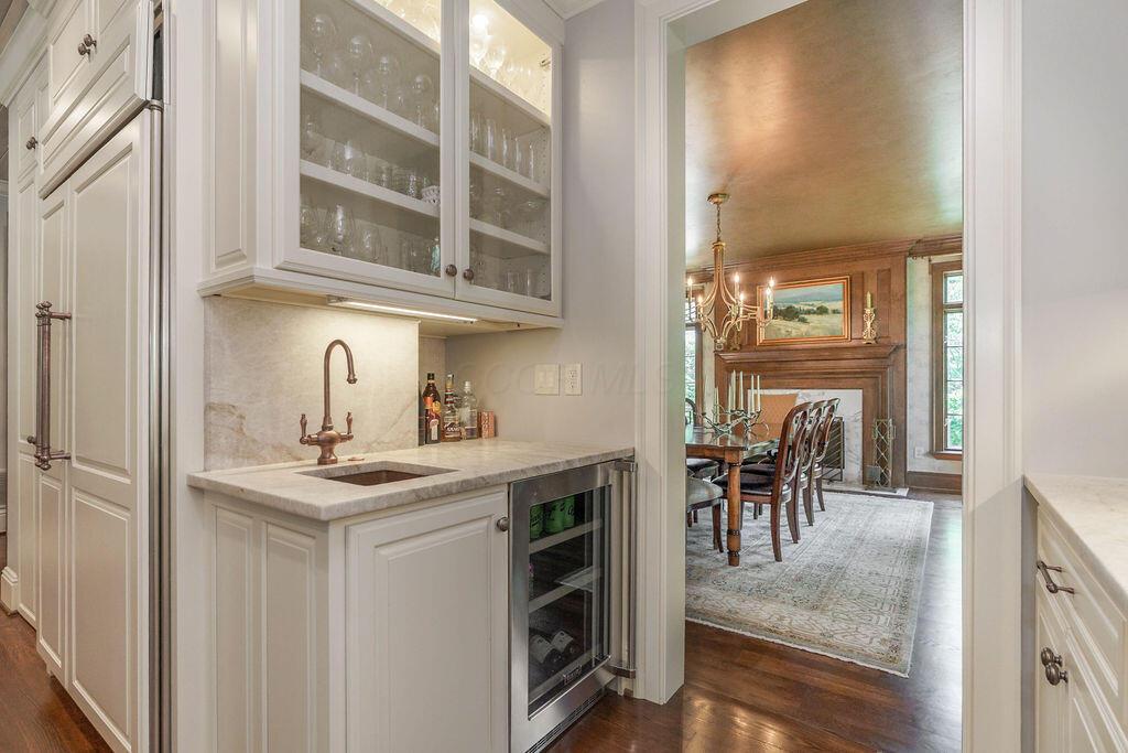 2462 Lane Road Columbus, OH 43220 - Photo 15 of 80 Kitchen