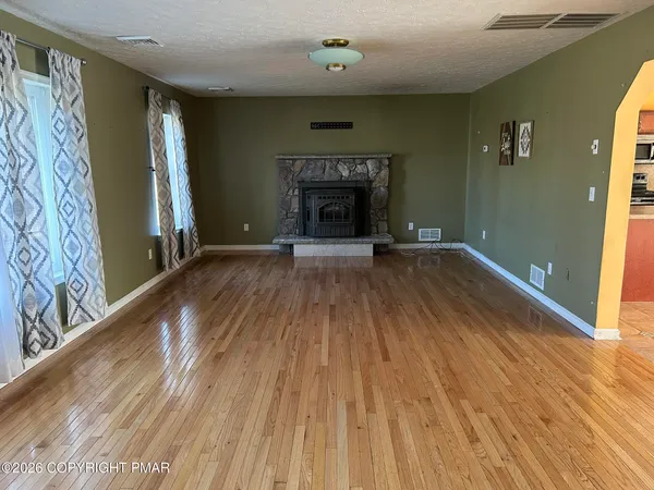 $2,900 | 960 Cricket Lane, Long Pond, PA 18334