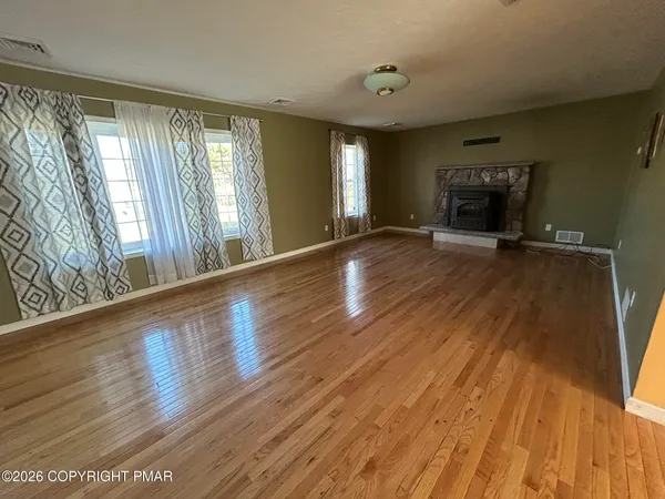 $2,900 | 960 Cricket Lane, Long Pond, PA 18334
