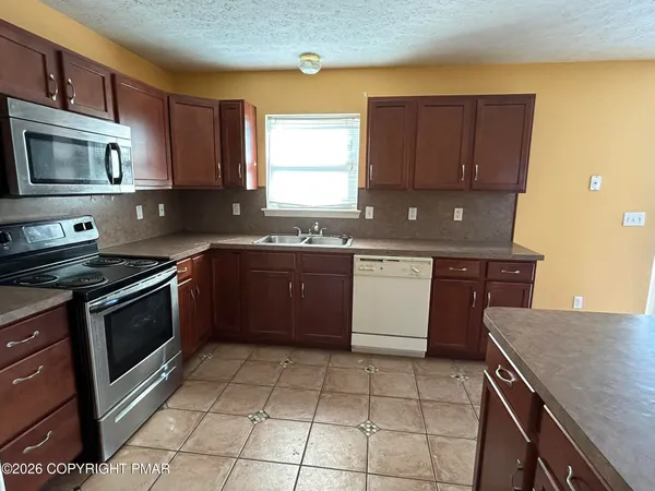 $2,900 | 960 Cricket Lane, Long Pond, PA 18334