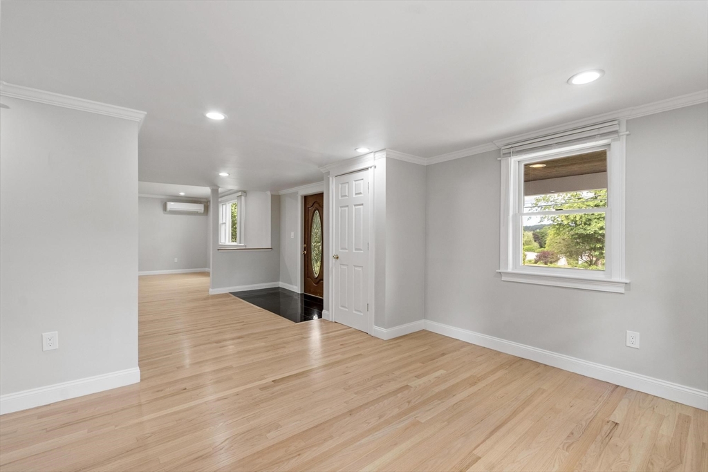 92 Hosmer Street Hudson, MA 01749 - Photo 4 of 31