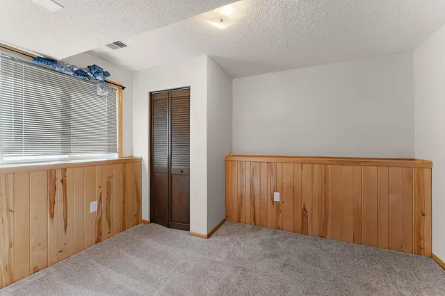 $2,450 | 783 Hiawatha Avenue, Vadnais Heights, MN 55127