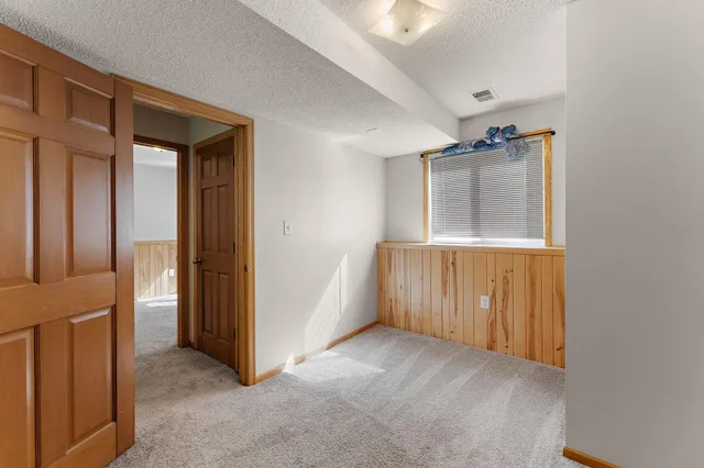 $2,450 | 783 Hiawatha Avenue, Vadnais Heights, MN 55127