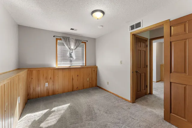 $2,450 | 783 Hiawatha Avenue, Vadnais Heights, MN 55127