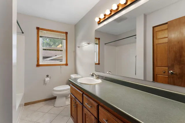 $2,450 | 783 Hiawatha Avenue, Vadnais Heights, MN 55127