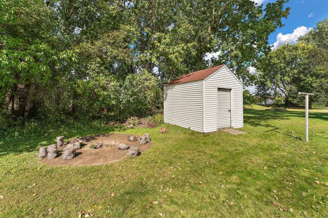 $2,450 | 783 Hiawatha Avenue, Vadnais Heights, MN 55127