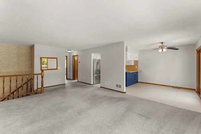 $2,450 | 783 Hiawatha Avenue, Vadnais Heights, MN 55127