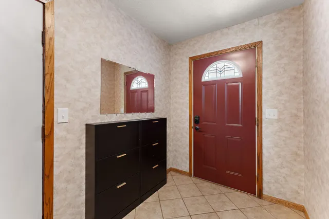 $2,450 | 783 Hiawatha Avenue, Vadnais Heights, MN 55127