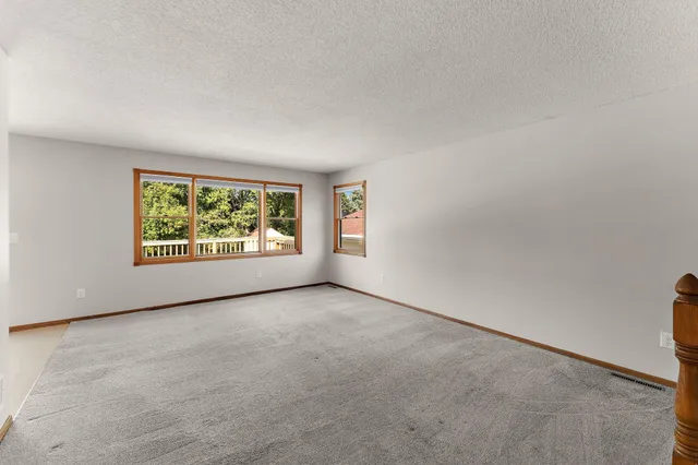 $2,450 | 783 Hiawatha Avenue, Vadnais Heights, MN 55127