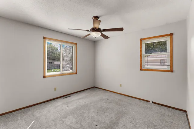 $2,450 | 783 Hiawatha Avenue, Vadnais Heights, MN 55127