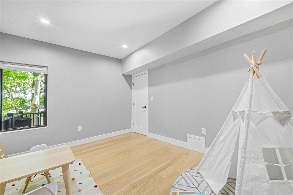 284 Webster Street Newton, MA 02466 - Photo 14 of 42