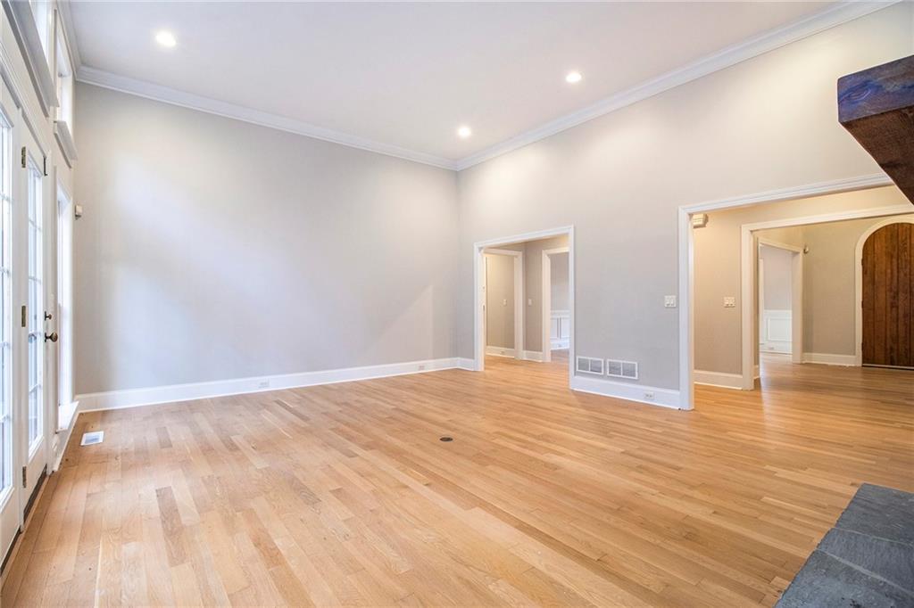 960 Landmark Drive Northeast Atlanta, GA 30342 - Photo 9 of 52
