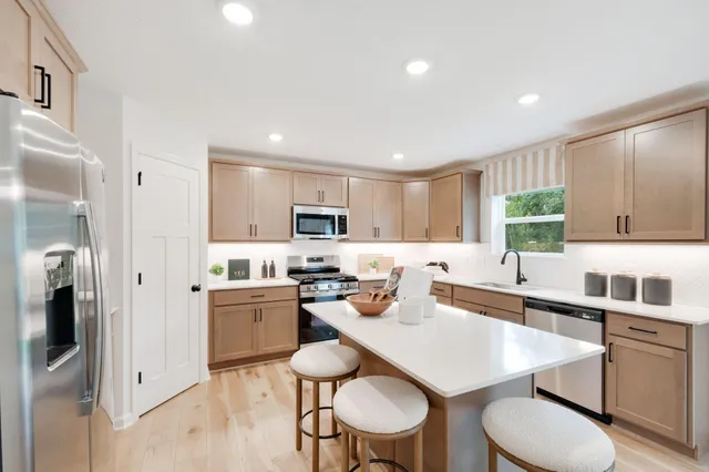 $565,000 | 1093 Annagaire Curve, Rosemount, MN 55068