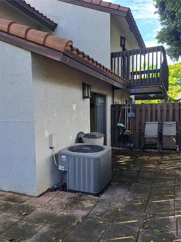 a view of entryway and hall