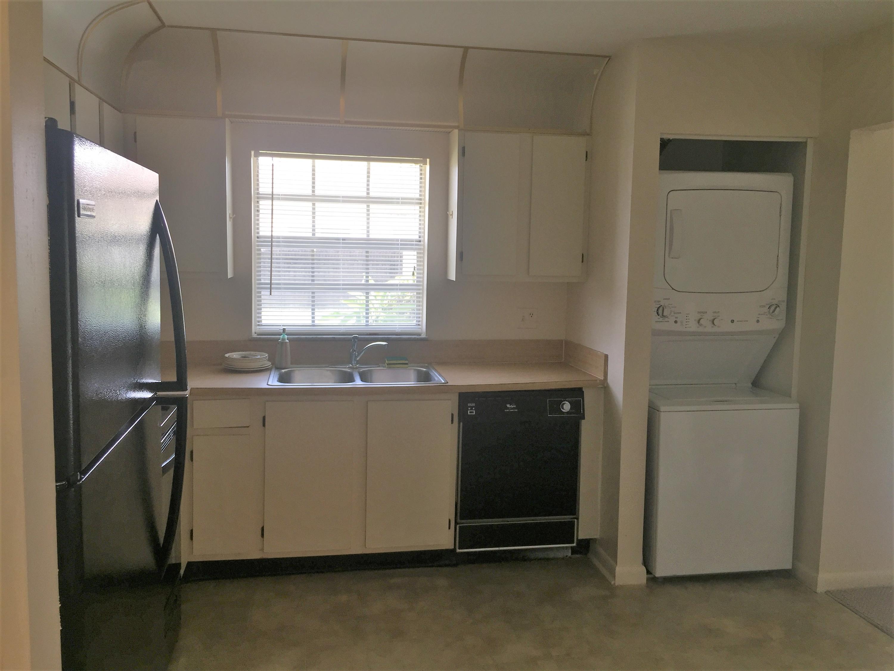 5837 Moss Court Fort Pierce, FL 34982 - Photo 5 of 16 IMG_1900