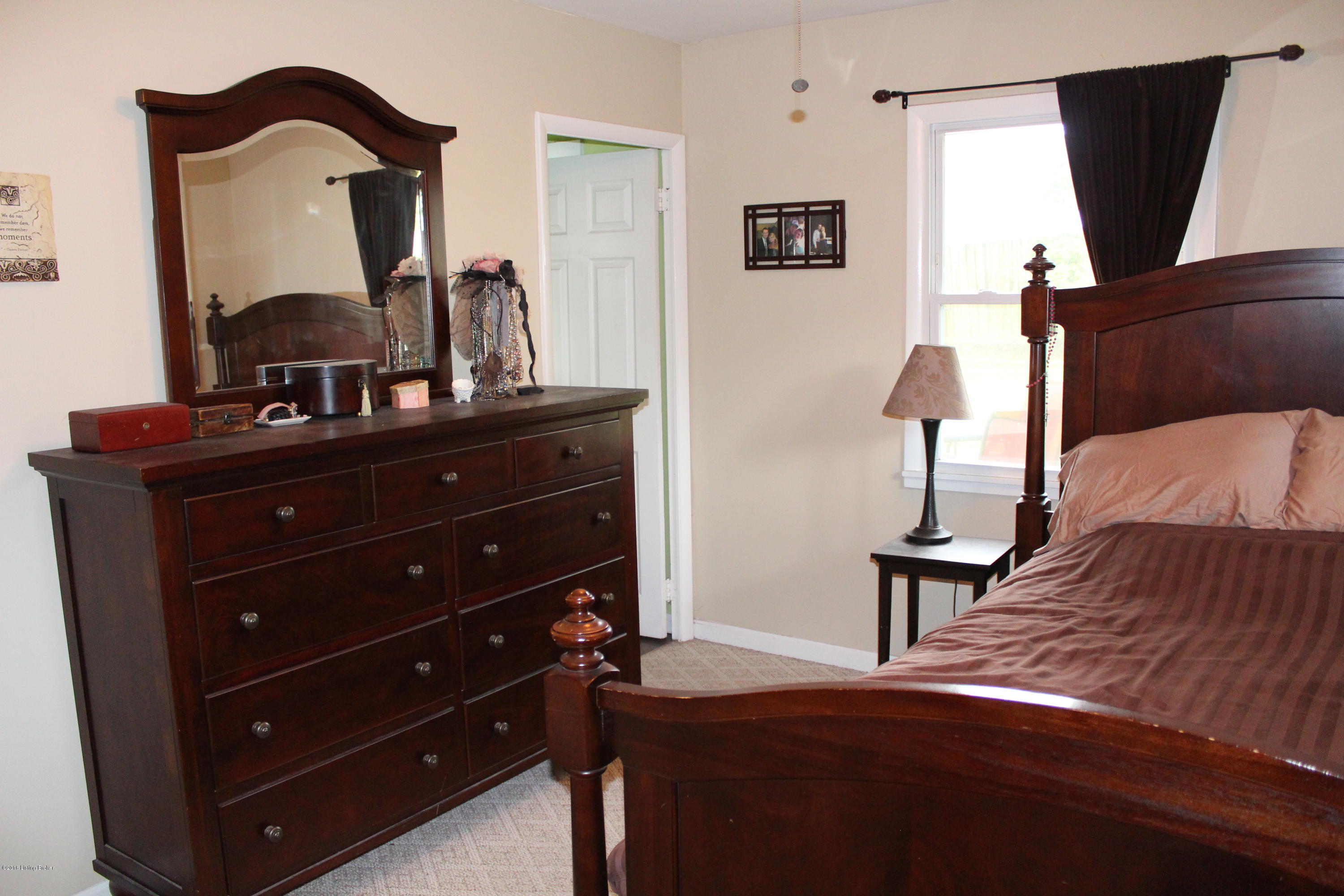 1718 Millgate Road Louisville, KY 40223 - Photo 19 of 31 19- Master Bedroom