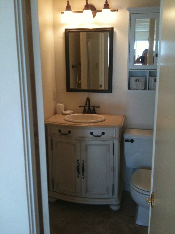 5916 Lago Vista Way, Unit B18 Lago Vista, TX 78645 - Photo 8 of 16 a bathroom with a toilet sink and mirror