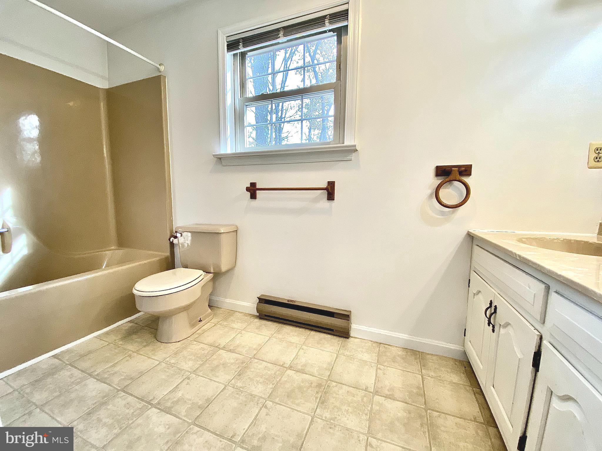 1227 R Woods Road Westminster, MD 21158 - Photo 47 of 68 Jack & Jill bathroom with tub / shower