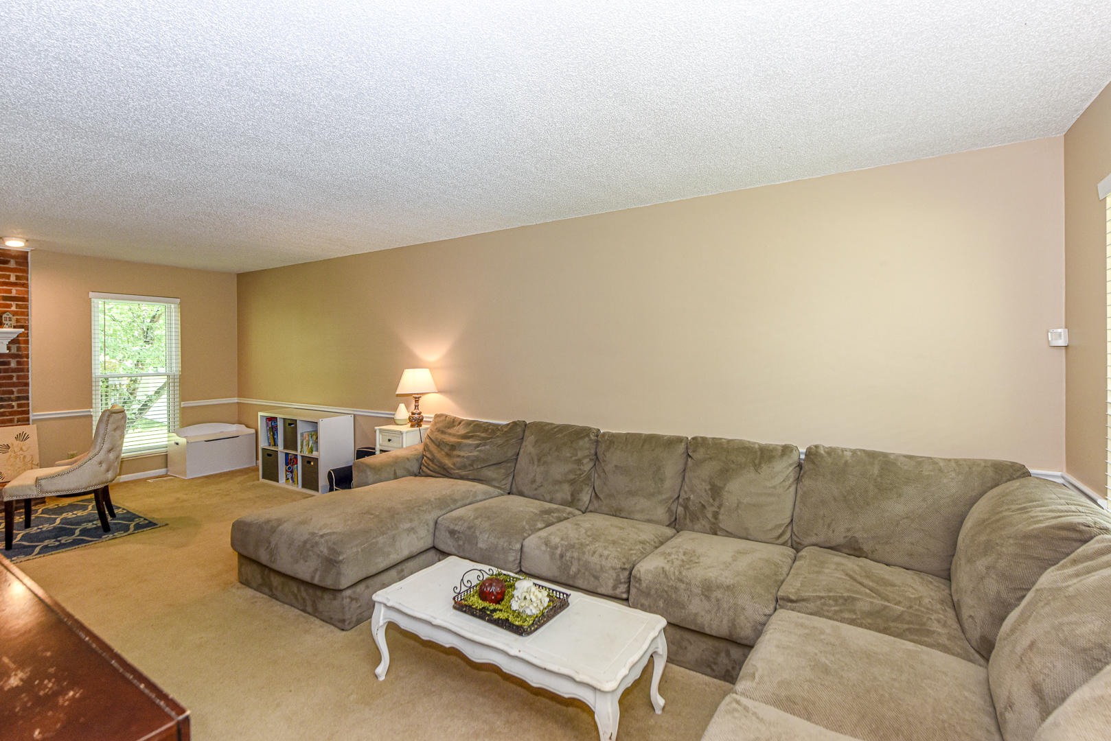 9025 Colchester Ridge Road Knoxville, TN 37922 - Photo 11 of 36 SPACIOUS FAMILY ROOM