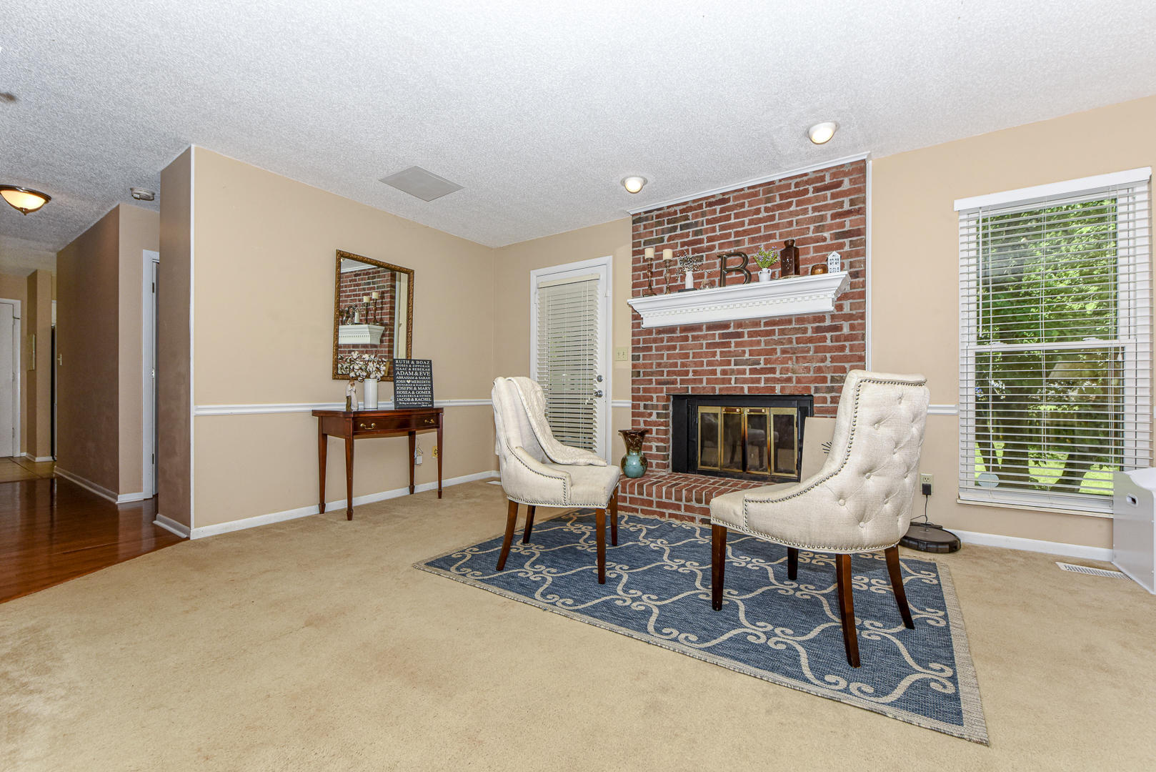 9025 Colchester Ridge Road Knoxville, TN 37922 - Photo 14 of 36 FAMILY ROOM