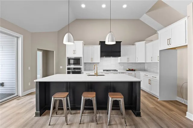 $632,300 | 18 Eagle Hollow, Fairport, NY 14450