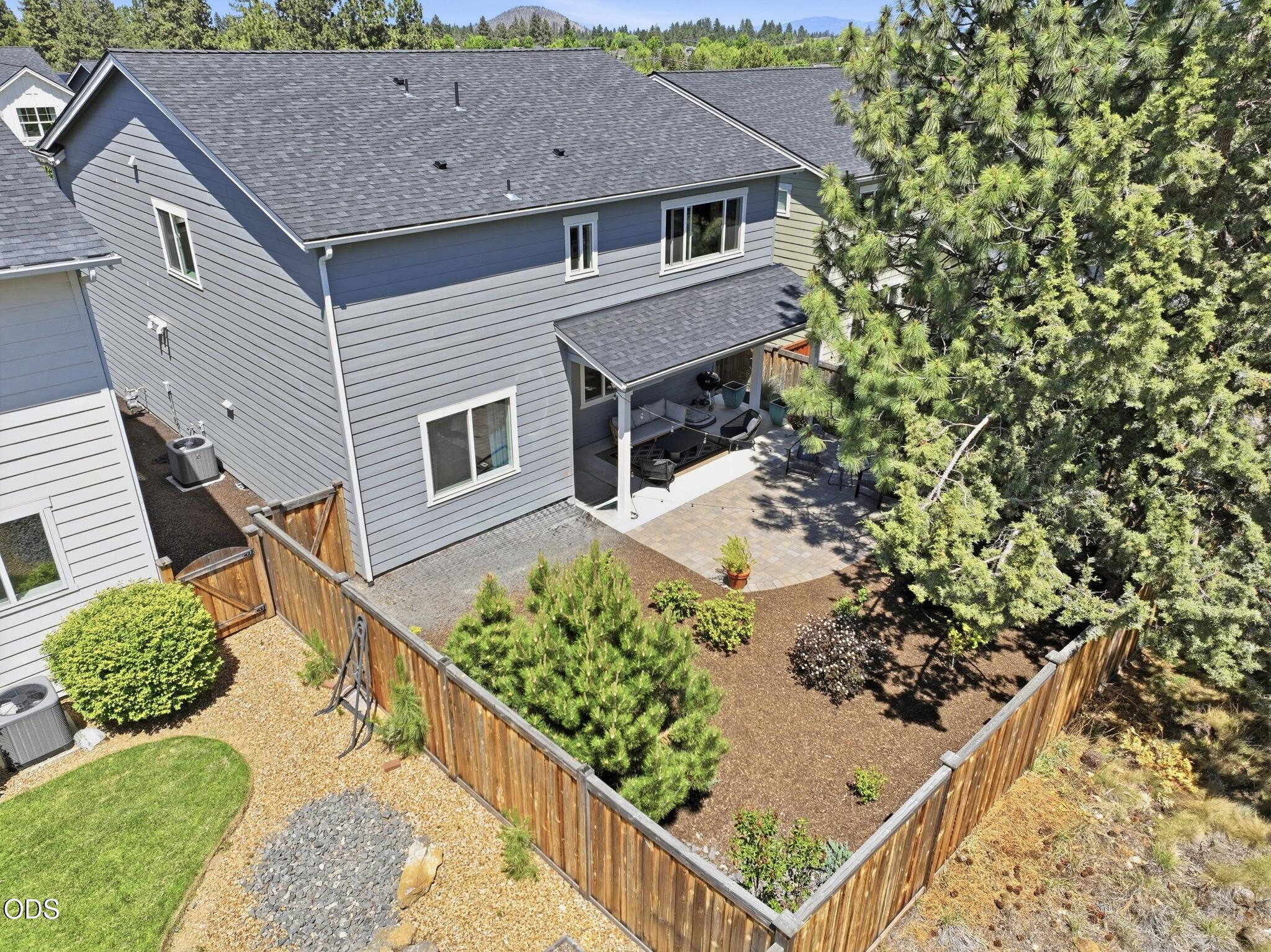 19985 Voltera Place Bend, OR 97702 - Photo 43 of 52 IMG_0716