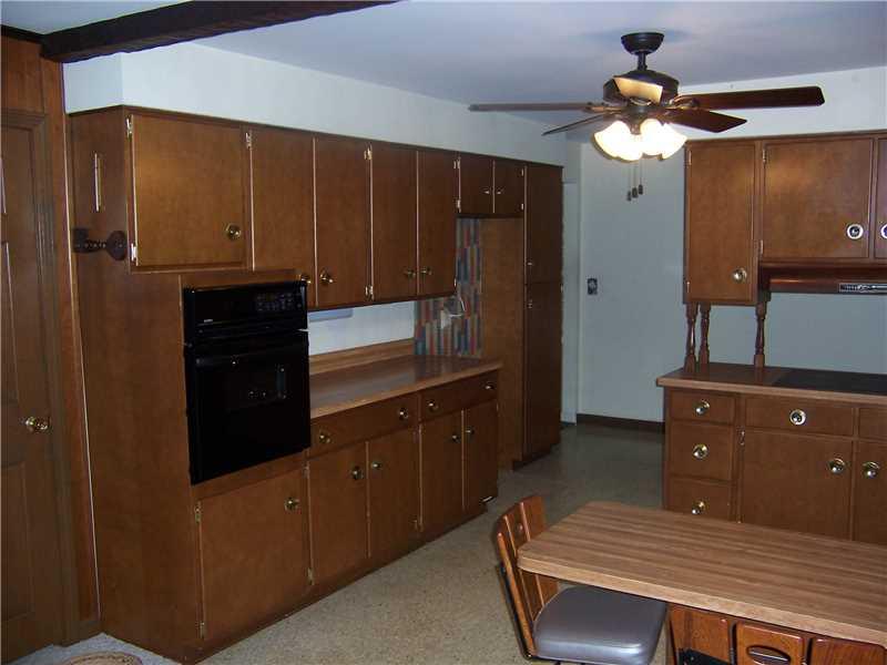 2355 Valley View Road Hermitage, PA 16148 - Photo 10 of 17 Kitchen.