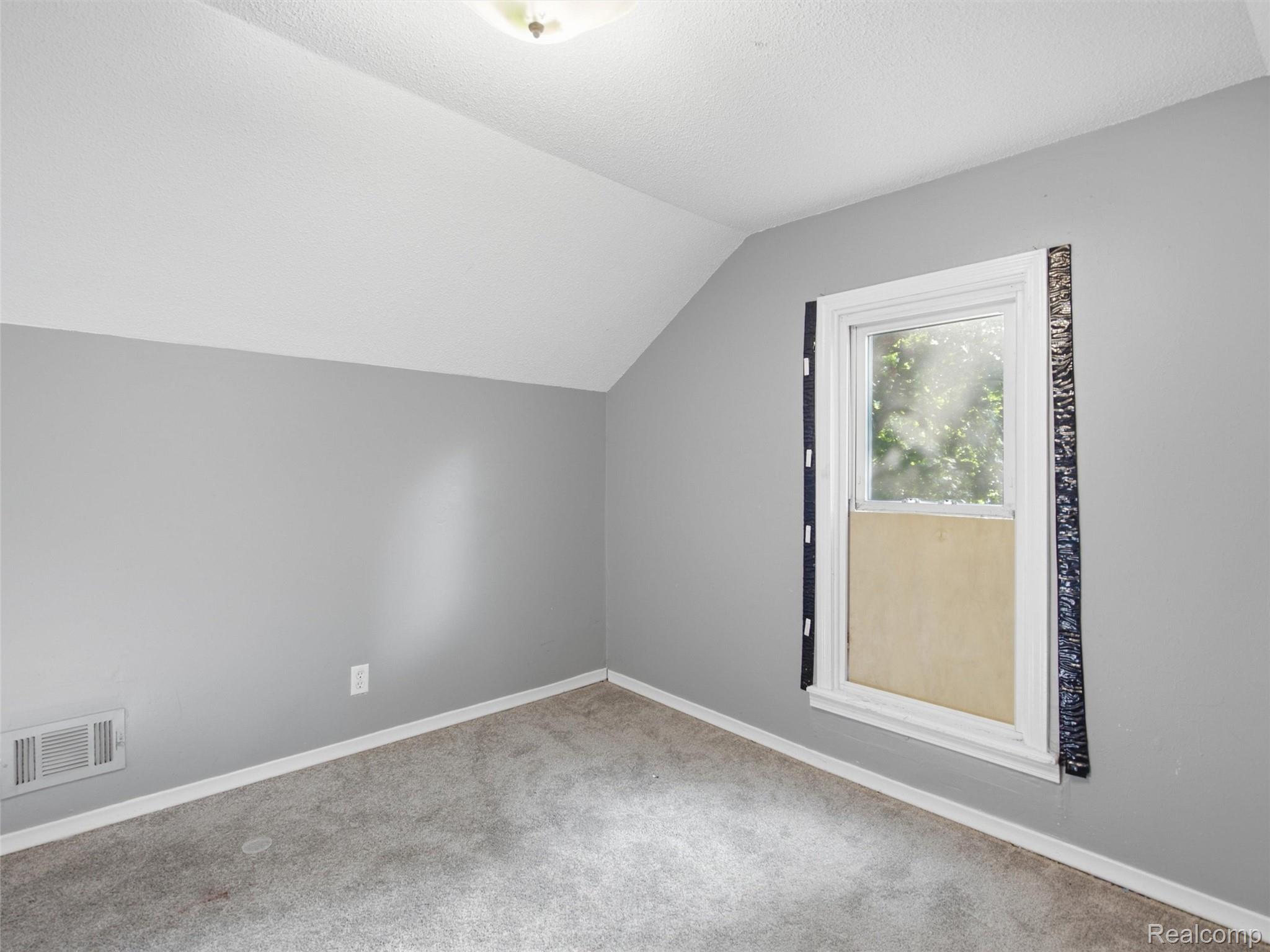 511 Riggs Street Fenton, MI 48430 - Photo 5 of 14 11-DSC07727.jpg